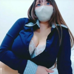 【無修正エロライブチャット】規格外な推定Ｋカップ隕石巨乳！鮮やかなブルーのカラコン＆衣装むっちむち女子爆誕エロライブ！ポチャ好き向け電マ当てオナニーだ！の画像