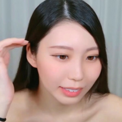 【無修正エロライブチャット】黒直髪中分けロング黒ハイソ＆紺セーラー半脱ぎ女子エロチャット！パイパンＭ字ピンクお○んこ丸見えクリ電マ当てオナニー！横画面◎の画像