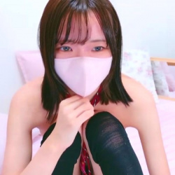 【無修正エロライブチャット】超大作！赤チェ制服コスＳＳＳ級アイドル並女子爆誕エロチャット！マスクと衣類外しバイブ当て真っ裸オナ！高画質◎長時間◎横画面◎の画像