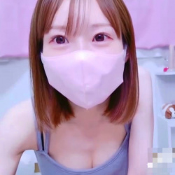 【無修正エロライブチャット】キャミワンピ谷間！ミディアム茶髪ピンク色マスク女子エロチャット！推定Ｄカップお椀型超美乳！ラブンス＆電マＷオナニー！横画面◎の画像