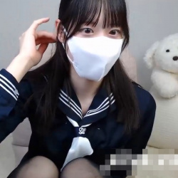 【無修正エロライブチャット】濃紺冬セーラー服清純系ロング黒髪マスク女子長時間エロチャット！黒下着からのハダカＭ字姿前後からおもちゃオナ！高画質◎横画面◎の画像