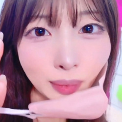 【エロライブチャット】いきなり座椅子にハダカＭ字姿で生配信する推定Ｃカップ美乳女子エロチャット！手淫イジり＆クリ電マ当てオナニー！白肌◎高画質◎横画面◎の画像