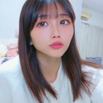 【無修正エロライブチャット】ＡＩのように美顔ＳＳＳ級ダイナマイトボディ女子爆誕降臨エロライブ！続き後半ハダカＭ字オナニーだ！ビビッドピンク下着◎横画面◎の画像