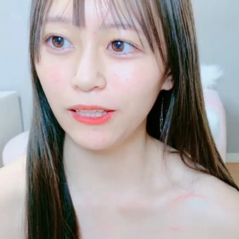 【無修正エロライブチャット】黒茶髪ロング白肌下着姿マスク女子エロライブ！中盤から顔出しハダカ陰毛Ｍ字ディルド挿入オナだ！メガネ姿◎推定Ｂカップ◎横画面◎の画像