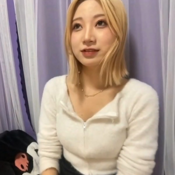 【エロライブチャット】派手セミロング金髪ＳＳＳ級美人女子降臨エロチャット！途中から金色ドレスに着替えてオナニーしてくれる！販売元削除済◎長時間◎横画面◎の画像