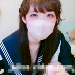 【無修正エロライブチャット】濃緑色セーラー冬服ロング黒茶髪マスク白肌可愛い女子エロチャット！下半身丸見えパイパンＭ字ダブルおもちゃオナ！長時間◎横画面◎の画像