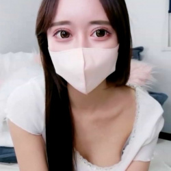 【無修正エロライブチャット】販売元削除済！細身で推定Ｇカップ美巨乳！レベチＳＳＳ級お人形さん美人御降臨！裸体パイパン電動おもちゃオナ！超長時間◎長時間◎の画像