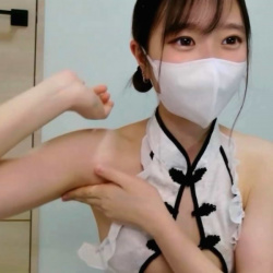 【無修正エロライブチャット】白色チャイナドレス黒髪めっかわマスク女子降臨エロチャット！パイパン超接写ラブンス＆ディルド挿入オナニー開始！長時間◎横画面◎の画像