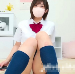 【無修正エロライブチャット】紺ハイソＪ系夏服似合うＳＳＳ級ショトカ女子エロチャット！後半で下着ナシＭ字開脚あそこストロー隠し！赤リボン◎長時間◎横画面◎の画像