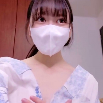 【エロライブチャット】涼しげな浴衣姿の萌え声マスクかわいい女子エロチャット！続きの後半から半脱ぎ状態でＭ字手マンオナニー開始！赤下着◎デコルテ◎横画面◎の画像