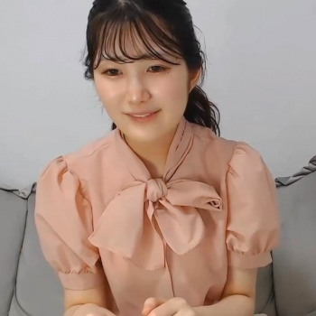 【丸見えエロライブチャット】萌え声ロング黒巻髪ロリ系素人女子ご降臨エロチャット！スーパー接写ふっさ陰毛くぱぁ＆純白ディルドオナ！高画質◎長時間◎横画面◎の画像