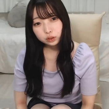 【丸見えエロライブチャット】黒髪ゆるふわロング丸顔むっちりレア女子爆誕エロチャット！マスク即外して陰毛ジャングルお○んこくぱぁローター！高画質◎横画面◎の画像