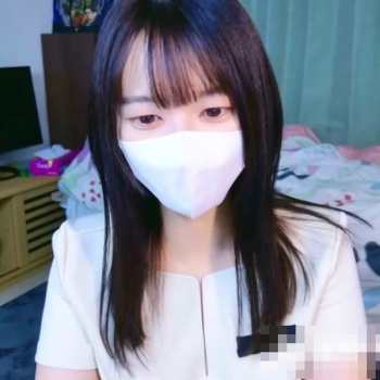 【丸見えエロライブチャット】医療事務ワンピース制服姿の黒目大きい黒美髪マスク女子エロチャット！中盤から起立ハダカ手マン最後は素顔を晒す！長時間◎横画面◎の画像