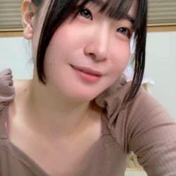 【丸見えエロライブチャット】ブラ紐見える肩パフブラウス黒髪ポニテ女子エロチャット！艶ピンク下着脱ぎ裸ラブンス当てオナだ！販売元削除済◎超長時間◎横画面◎の画像