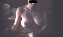 【入浴盗撮】爆乳美人女子の綺麗な裸体の画像