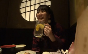 【激レア敏感美少女ハメ撮り】【神回】見た目は素人の中でもトップクラスの美少女でマジで可愛いのにおマ〇コ擦られてすぐ潮吹くわイキまくって愛液でベットびしょびしょにするドの付く変態超絶敏感美少女とハメ撮り♡の画像