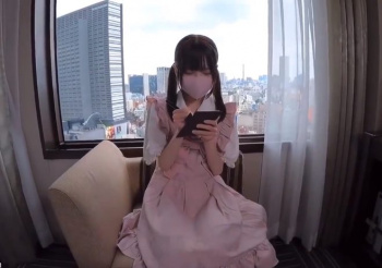 【ガチロリ本物美少女と奇跡のハメ撮り】【神回】マジで可愛いスレンダーボディのツルペタ甘ロリ系美少女とマスクおじさんがホテルでハメ撮り♡美少女の綺麗なパイパンツルマンも拝める♪の画像