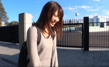 【SEXの逸材】素人美少女が可愛すぎて最高過ぎた♡パイパンおマ●コにオジサンのデカチンを咥えて愛液沢山垂らしちゃう淫乱体質♪の画像