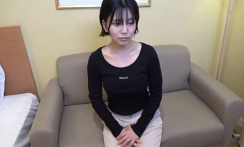 【美少女ハメ撮り】綺麗で可愛い素人美少女が経験人数少ないのにハードなハメ撮りプレイをやらされちゃう♡無表情だったのにおマ〇コトロトロにして最後は本気アクメしちゃう♪の画像