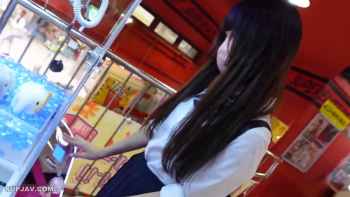 【美少女ハメ撮り】制服姿が可愛い黒髪色白素人美少女ちゃんとゲーセンで遊んでホテルでえっちなハメ撮り体験♡無邪気で可愛い笑顔にチ〇コもキュンキュンしちゃう♪の画像