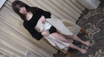 【美少女ハメ撮り】クールで可愛いツンデレ系の素人美少女ちゃんがマスク男にハメ撮り撮影される♡ツンとした表情から愛撫されてチ〇ポ入れられてアへ顔でよがる様子まで見られちゃう♪の画像