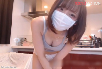 【美少女ライブチャット】超絶可愛い素人美少女ちゃんが綺麗なスレンダーボディを見せてくれる極上ストリップ♡綺麗なおっぱいとつるつるパイパンもチラ見せしちゃう♪の画像