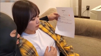 【美少女ハメ撮り】抵抗しない中出しOKの誓約書を書いたマゾ美少女ちゃんがマスク男二人に散々モノ扱いされて生中出しまでされちゃう♡可愛い子が孕むまでヤられちゃう♪の画像