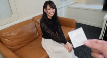 【美少女ハメ撮り】にっこり笑顔がめっちゃ可愛い素人お姉さんと生ハメ交渉♡綺麗な笑顔がスケベなメス顔になっていく様子がたまらなく興奮できる♪可愛いアクメ声でイッちゃう♡の画像