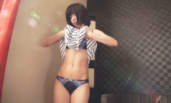 【美少女ハメ撮り】最近婚約したばかりの人妻美少女ちゃんを捕まえてナンパ師がホカホカ若妻をNTRハメ撮りしちゃう♡剛毛変態人妻変態おせっくす♪の画像