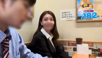 【美少女ハメ撮り】美人でかわいい職場の女の先輩に甘えたがりな後輩とがハメ撮りしちゃう♡旦那がしてくれないクンニでおマ〇コとろとろになって浮気えっちしちゃう♪の画像