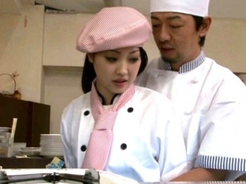 ★ケーキ屋で働くバイト女子スッゴイチャームでそそる彼女に我慢できず仕事中に犯しちゃう!!★の画像