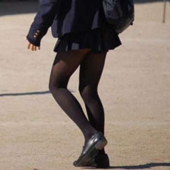 黒タイツ女学生のパンチラや太ももで抜きたい人のためのエロ画像!の画像