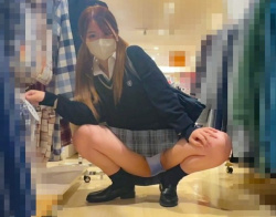 あたシコ欲が止まらない！見せたがりの素人女子たちの野外露出画像の画像