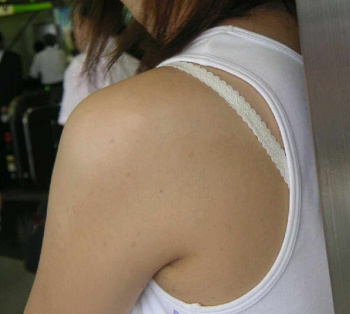 女子高生のブラ紐が見えた時の感動を共有したい！の画像