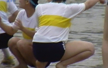 ブラジャーが透けまくるドシャ降り体育祭動画!の画像