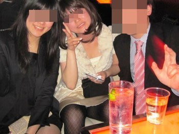 【パンチラ画像】めでたい席にはめでたいエロス(*´Д`)パーティーでのパンチラ画像!の画像