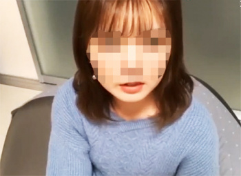 《無修正ライブチャット》素人美少女!!こんなに可愛い美少女が服を脱いで全裸でオナニーしちゃう!おま〇こもモロ見え!!の画像