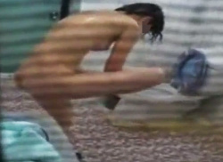 《無修正ライブチャット》素人美少女！！全裸になってシャワー中の女の子がフリーライブで配信されてましたぁ！！の画像