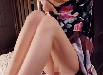 《無修正ライブチャット》素人美女！！浴衣を着た色白で華奢な女の子がパイパンおま〇こに電マやバイブを使ってオナニー配信してたぁ！！の画像