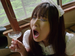 【ごっくん】千葉のエロOLさんがグラスザーメン溜め飲み！の画像