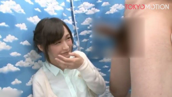 【美乳美人若妻 浮気】優しい美乳美人若妻が性で悩んでいる男の相談にのり…♡夫より大きいデカチンにドキドキしながら手コキフェラ→素股で大量ぶっかけされても笑顔で興奮しちゃう♡の画像