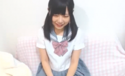 【ライブチャットJK】あのえなこ似のJKちゃんがライブチャットでオナニー配信してる！？感じてる顔が超可愛い美少女の手マンオナ♡の画像