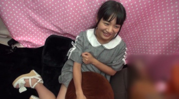【素人童顔美少女 ハメ撮り♡】『すごく大きくなってますね…♡』超絶可愛い童顔美乳JDをナンパして巨根を見せたら恥ずかしがって興奮しちゃう♡優しく手コキされてお返しに手マンしたらビクビクいっちゃって増々可愛いwwwの画像