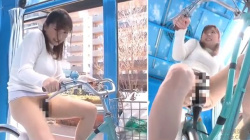 【MM号アクメ自転車】可愛い奥さんがアクメ自転車でおマンコをぐちゃぐちゃにされてえっちなお汁が飛び散っちゃう♡の画像