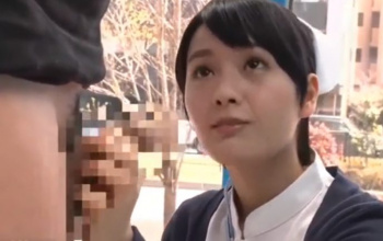 【MM号ナース】まさに天使のナースさんが童貞君のチンコを手コキで気持ちよくしちゃう♡可愛い恥じらいがたまらない♪の画像