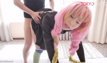【甘露寺蜜璃コス ハメ撮り中出し】甘露寺コスした童顔パイパンコスプレイヤーと濃厚生ハメセックスして子種汁を大量中出し！！チンコにメロメロ♡の画像