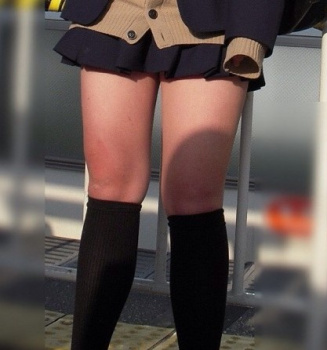穴が開くほどガン見したい！！女子高生の生足・ふともも画像（永久保存版）の画像