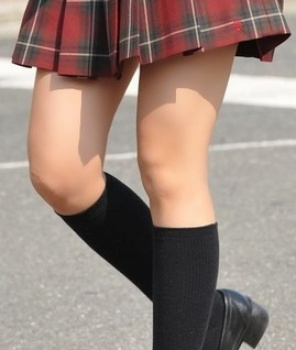 【特選JK画像】女子高生の生足には感謝しかございません!!の画像