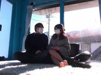 《美乳×企画》素人ナンパ『顔は出せませんよ…』素人カップルが車の中でイチャイチャH！妄想注意な18禁映像の画像