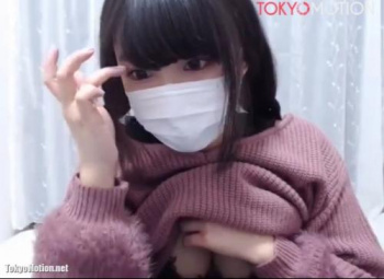 マジ可愛い美乳三つ編み美少女が生配信で乳首をポロリしエロ配信「ライブチャット」の画像
